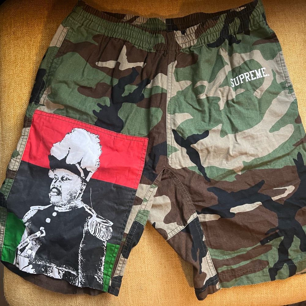 SUPREME camo shorts with Marcus Garvey and liberation flag - size small